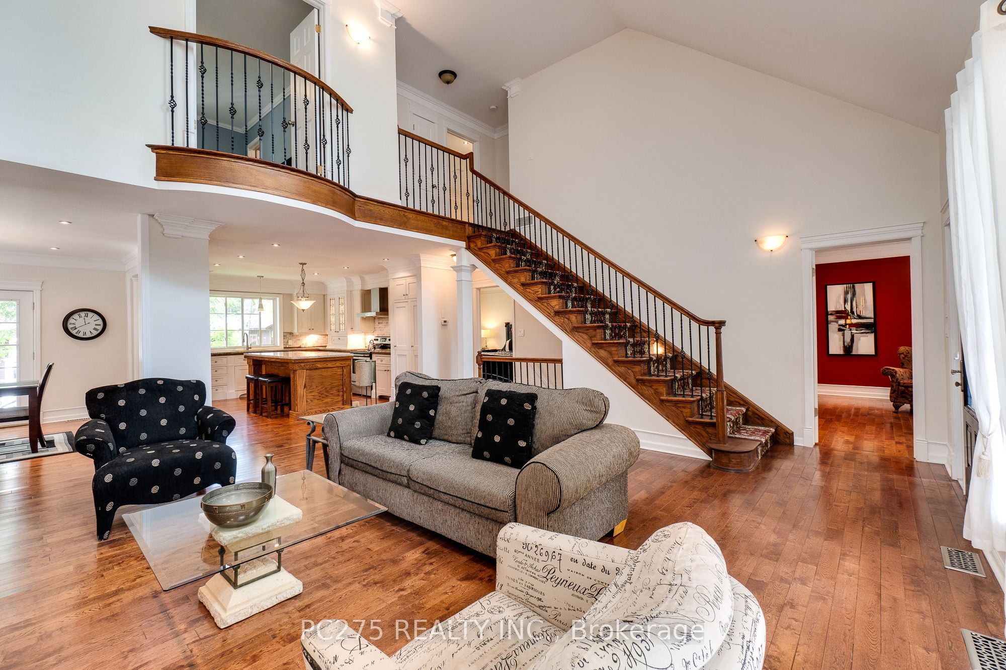 23 Mactavesh Crescent Property Photo 8