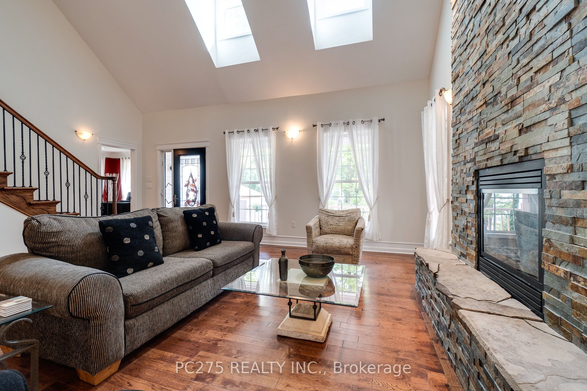 23 Mactavesh Crescent Property Photo 9