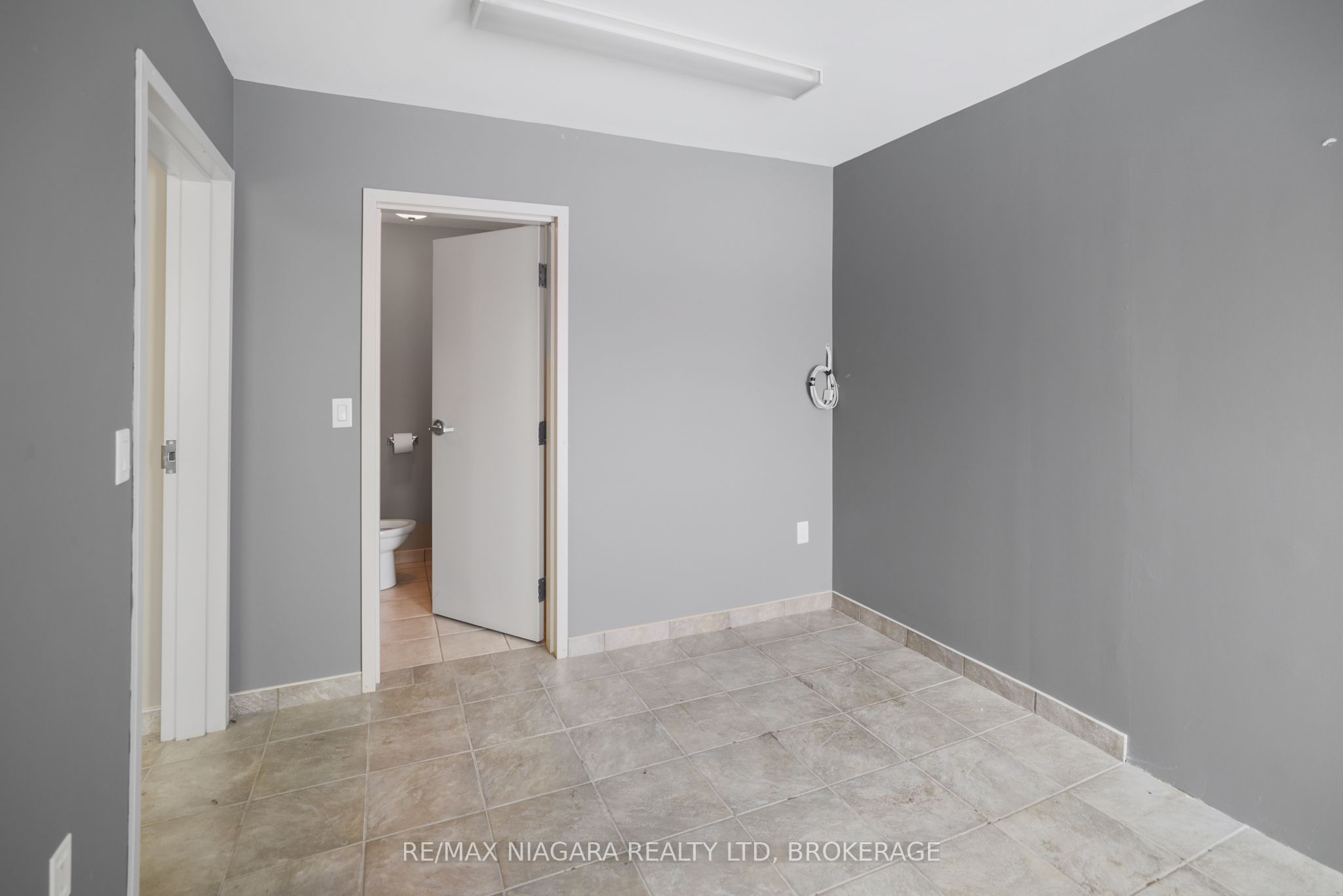 4807 Kent Avenue 102 Property Photo 4