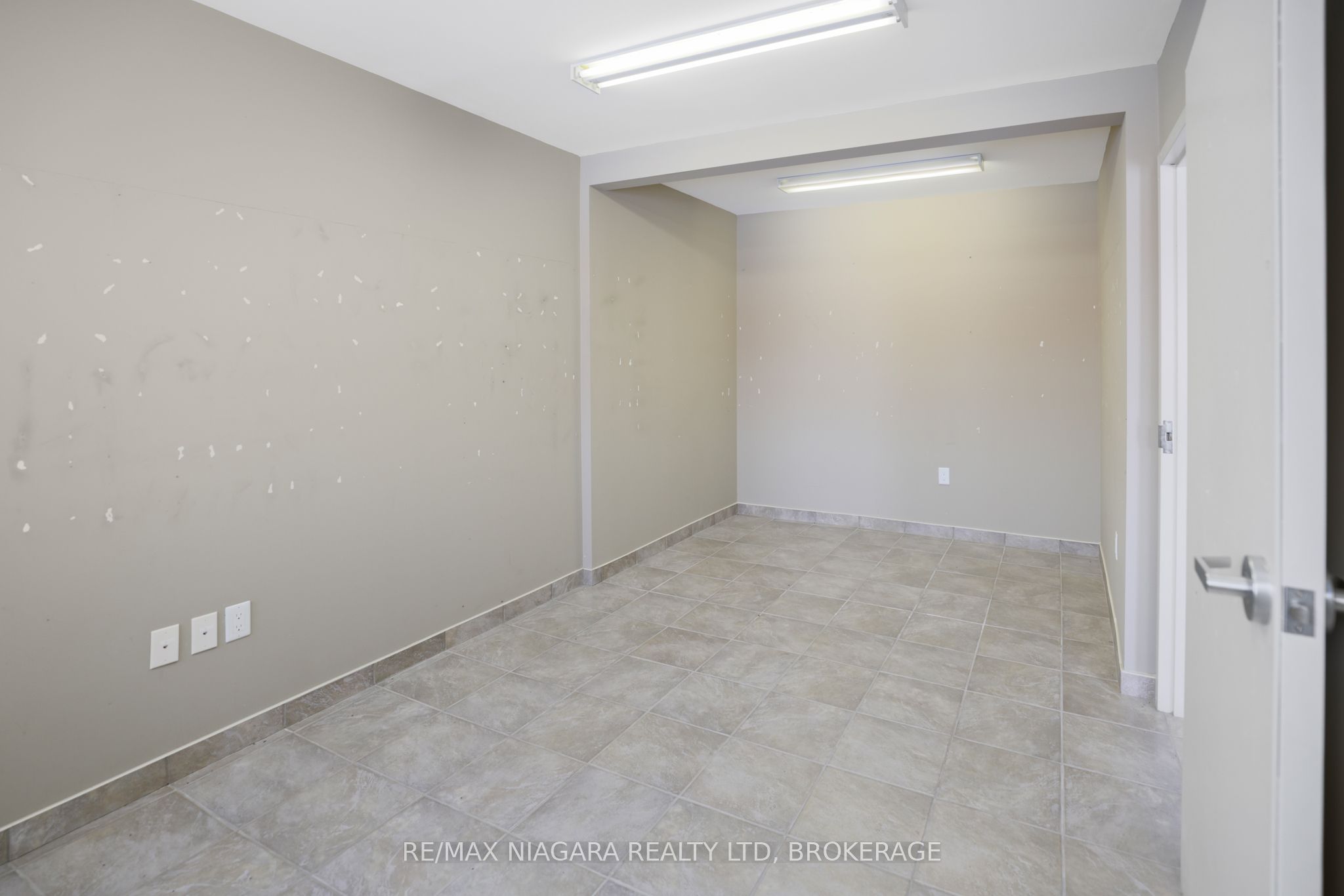 4807 Kent Avenue 102 Property Photo 7