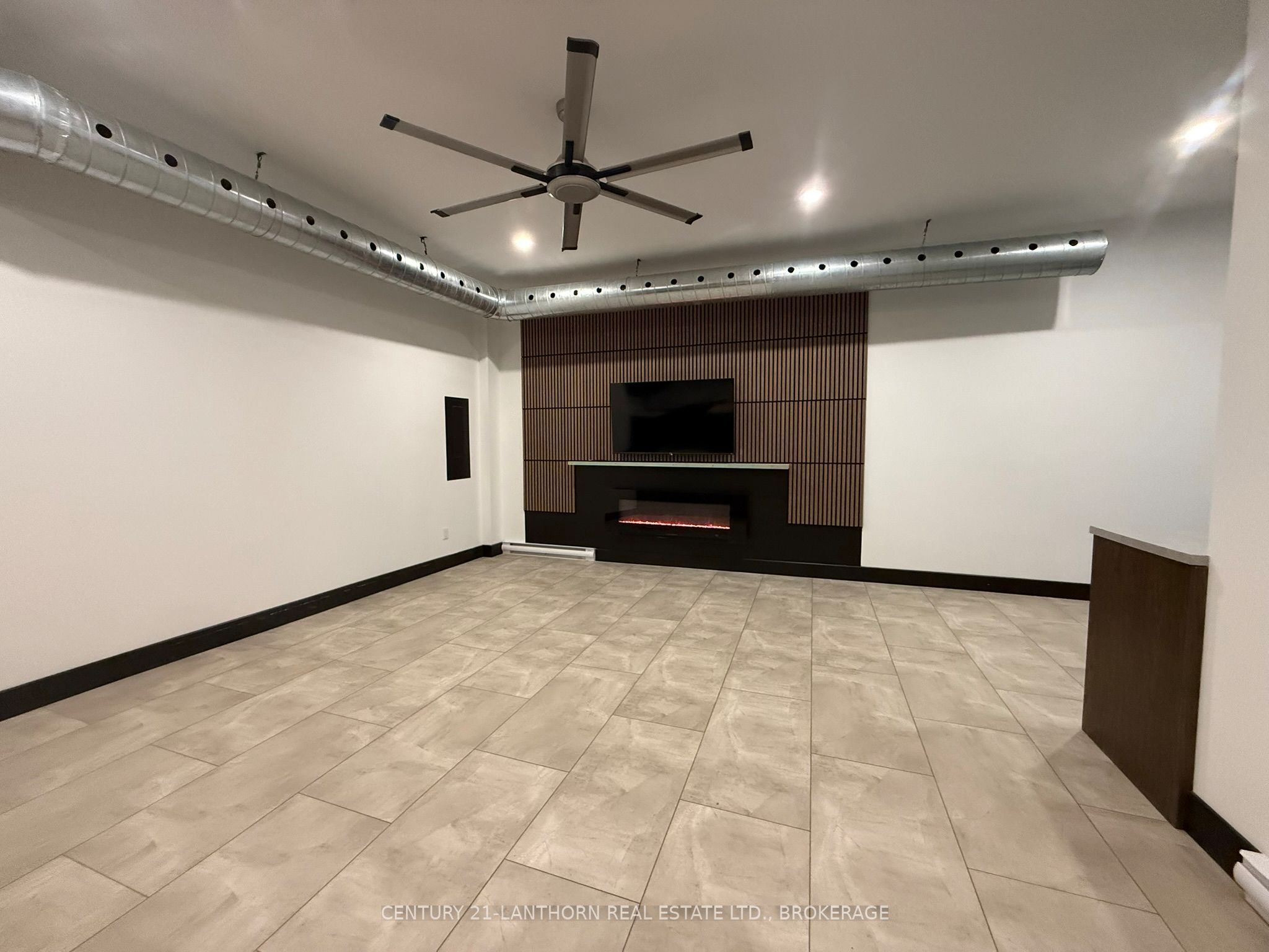 302 Montreal Street 2 Property Photo 4