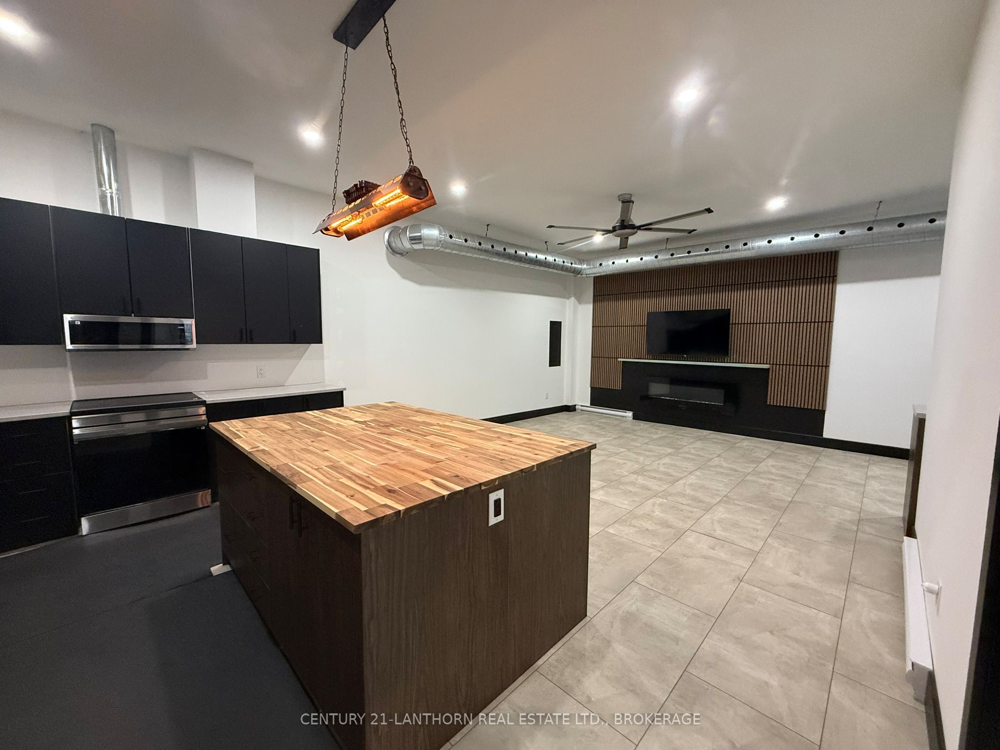 302 Montreal Street 2 Property Photo 8