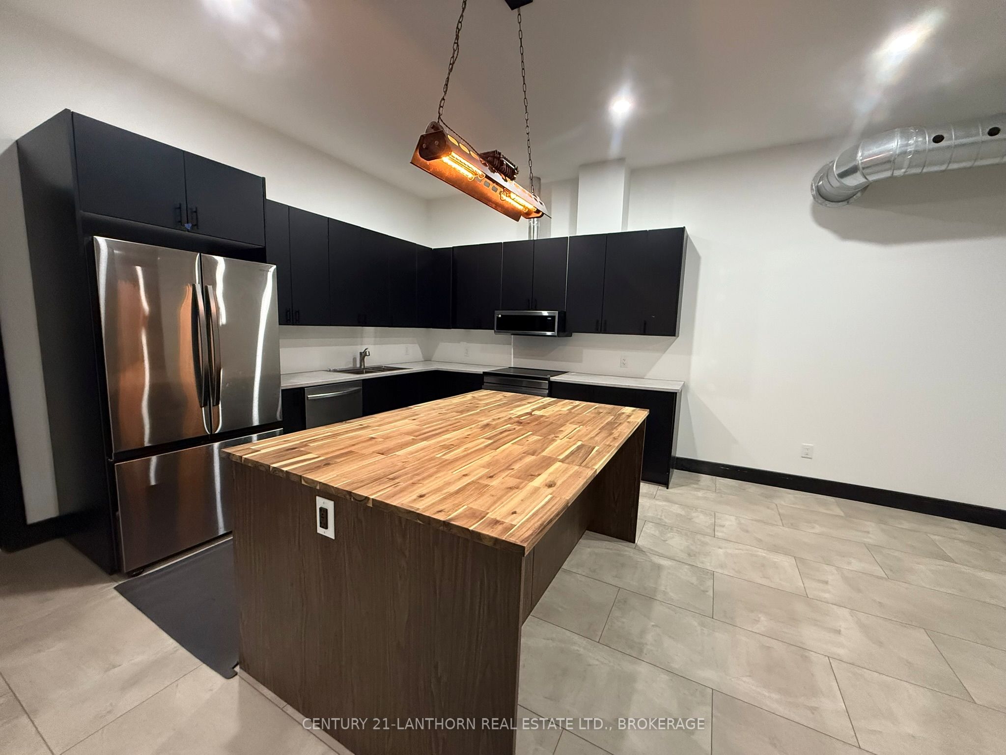 302 Montreal Street 2 Property Photo 9