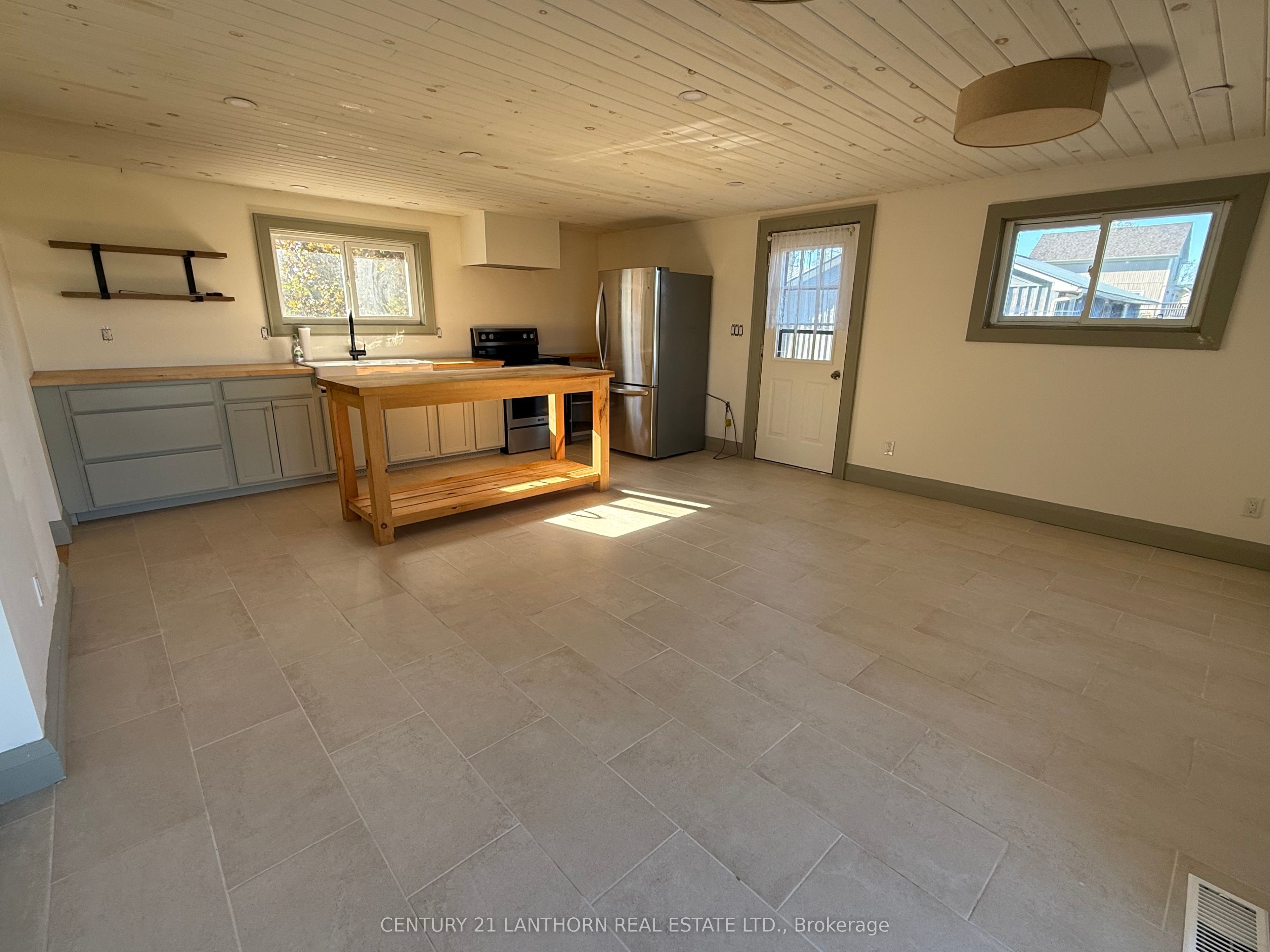 210 Melville Road Property Photo 6