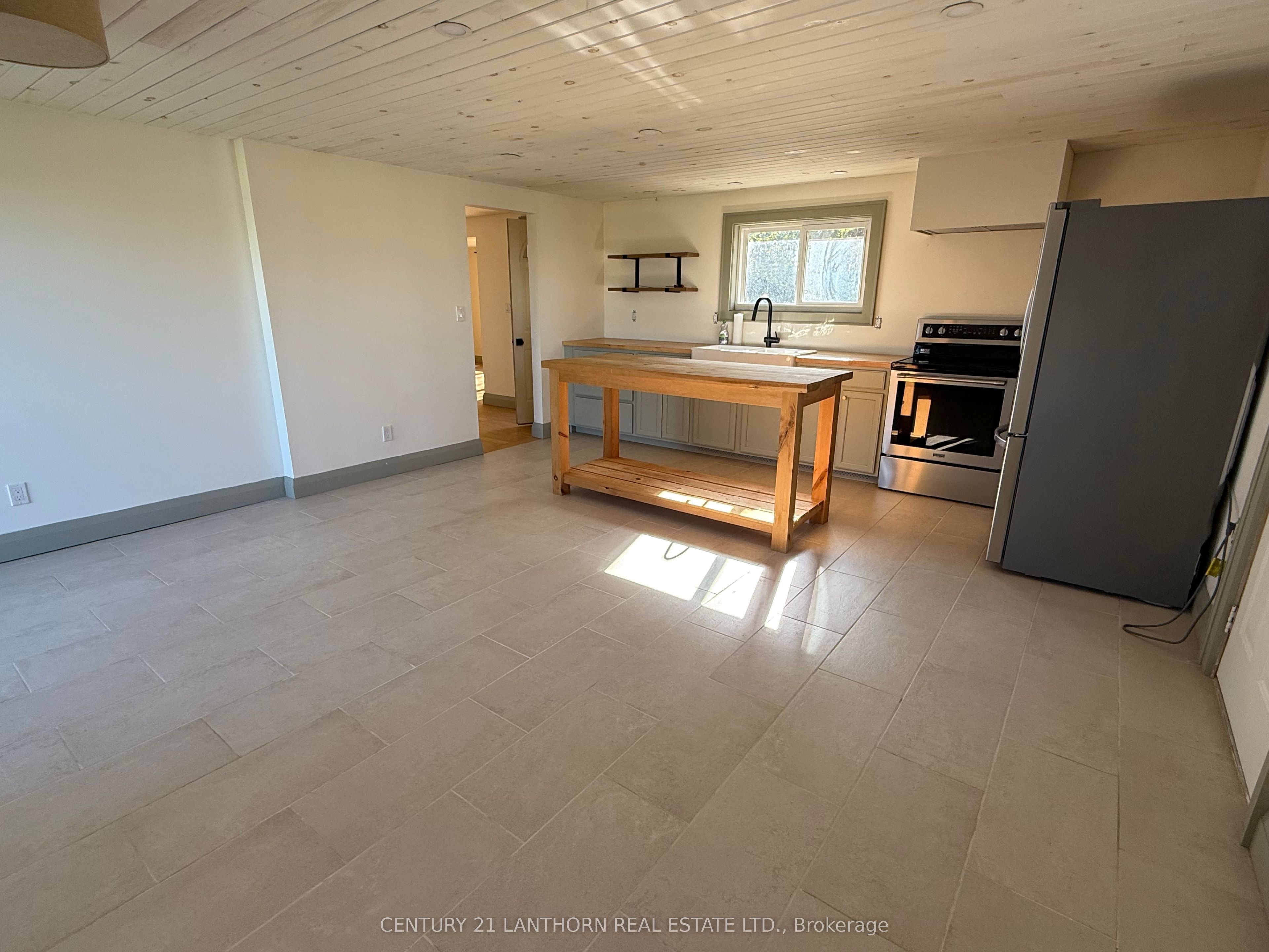 210 Melville Road Property Photo 7