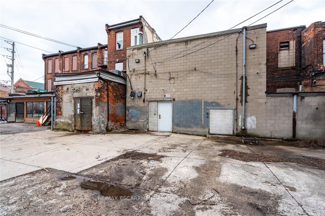 135 James Street N 2 Property Photo 8