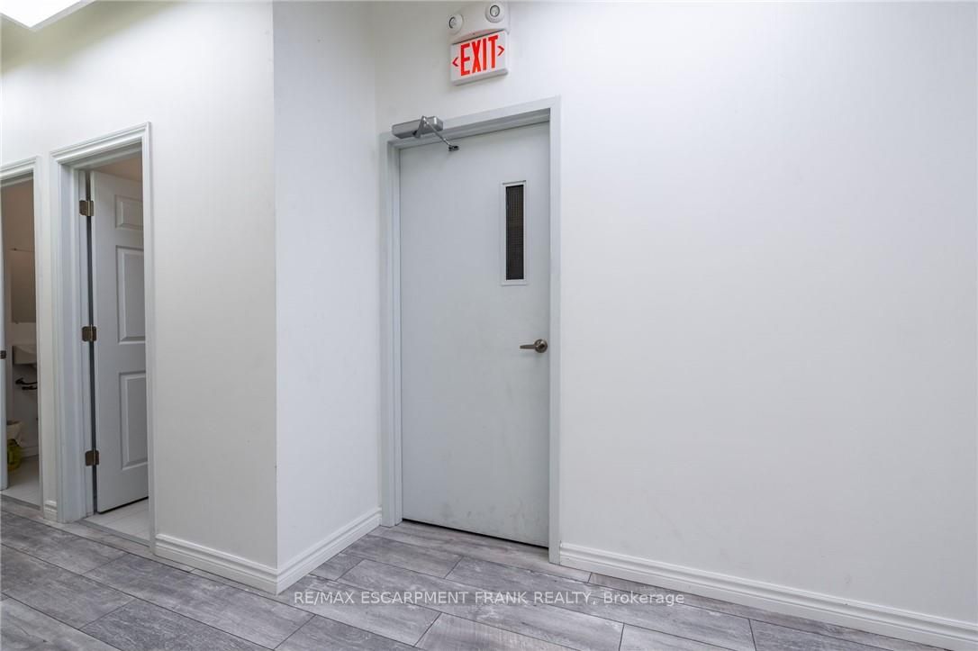 135 James Street N 2 Property Photo 12