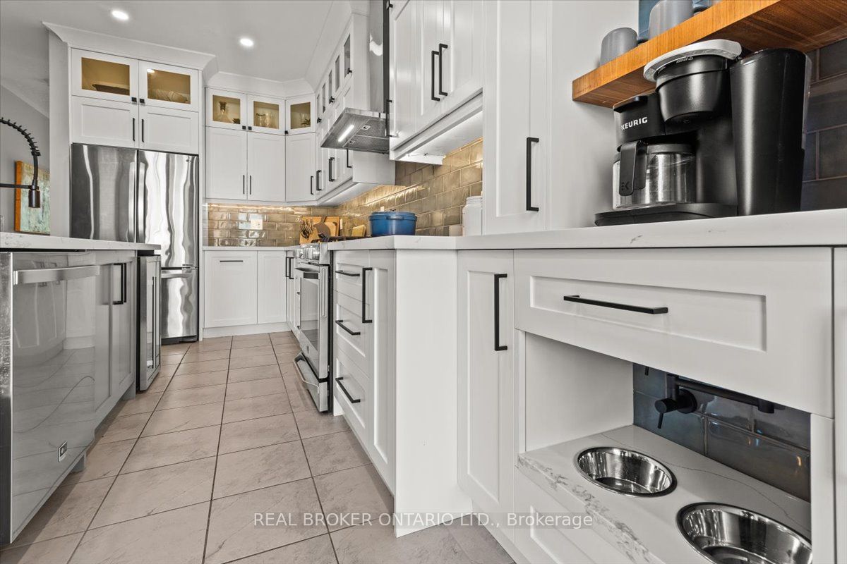 100 Celano Drive Property Photo 15