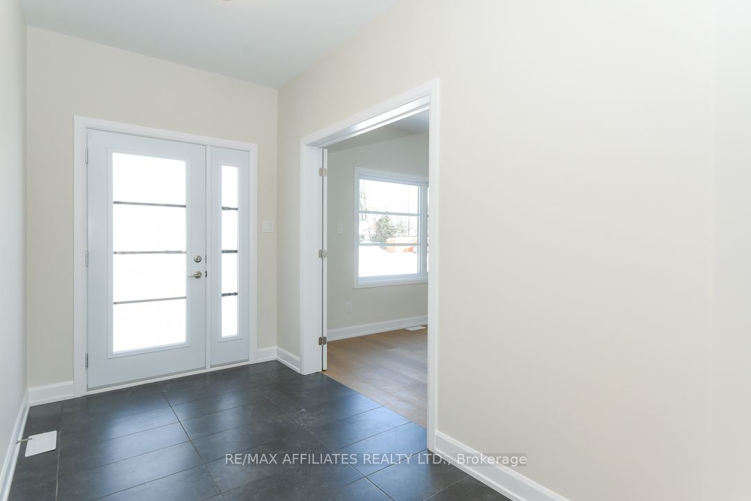 1055 Chablis Crescent Property Photo 2