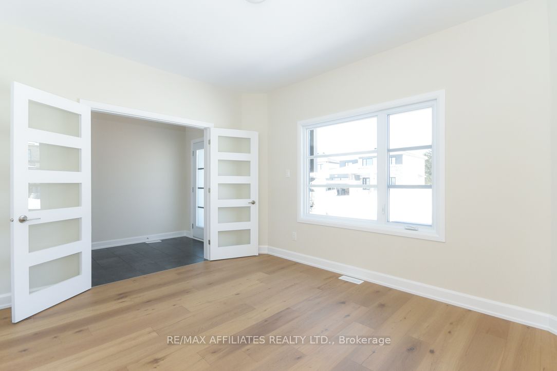 1055 Chablis Crescent Property Photo 3