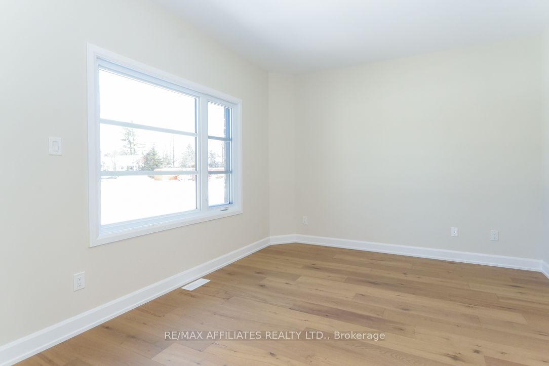 1055 Chablis Crescent Property Photo 4