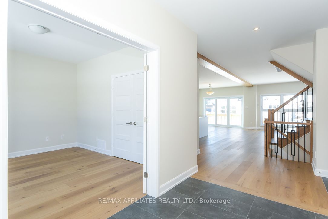 1055 Chablis Crescent Property Photo 5