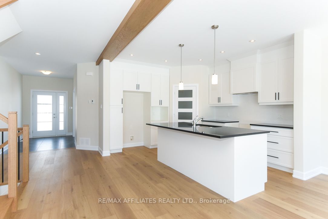 1055 Chablis Crescent Property Photo 6