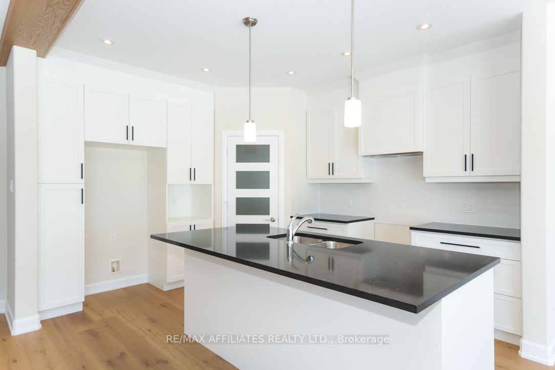 1055 Chablis Crescent Property Photo 7
