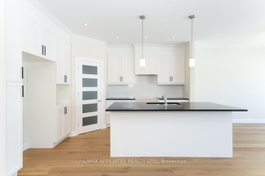 1055 Chablis Crescent Property Photo 8
