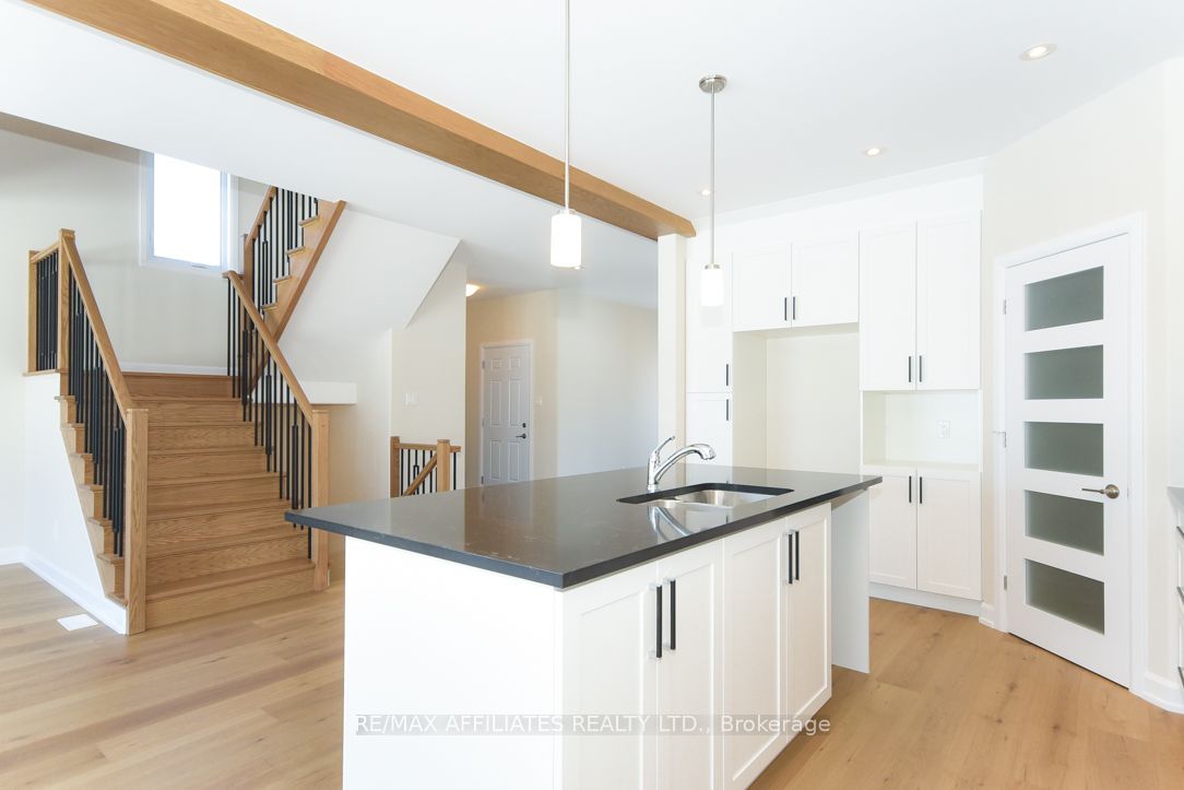 1055 Chablis Crescent Property Photo 11