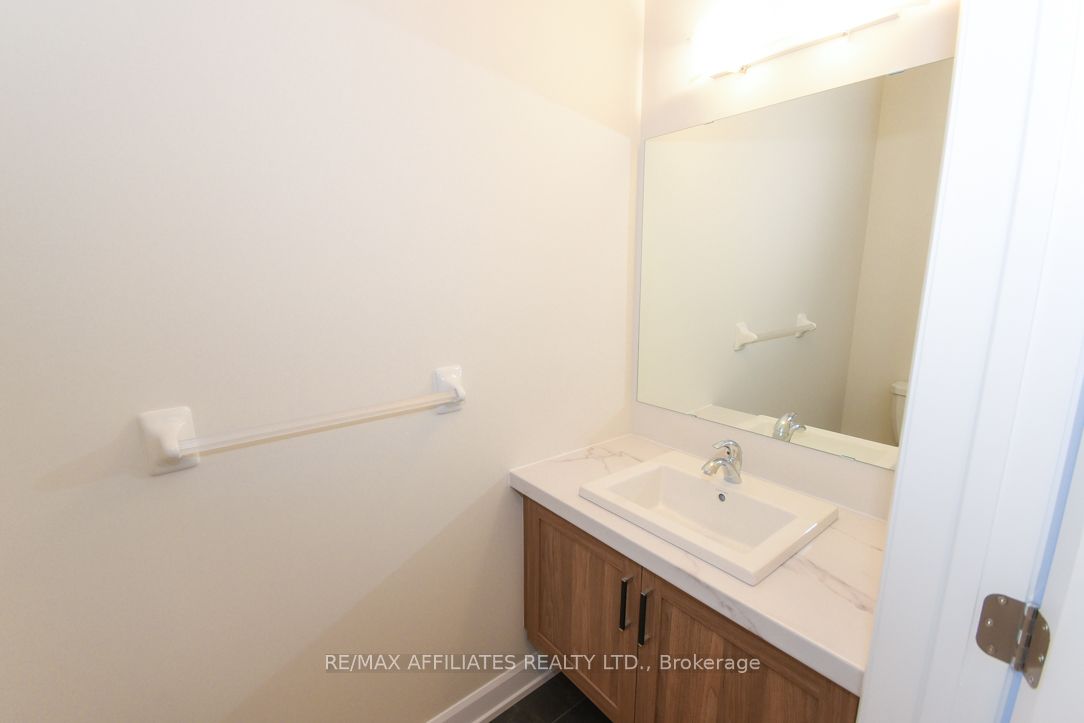 1055 Chablis Crescent Property Photo 20