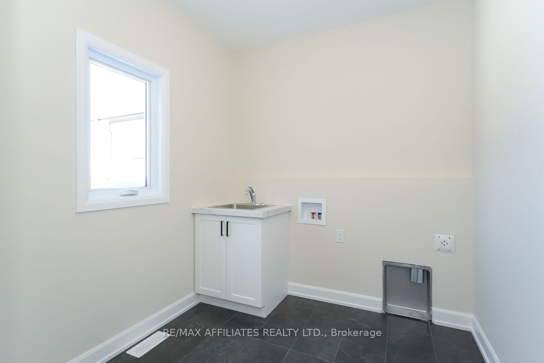 1055 Chablis Crescent Property Photo 21