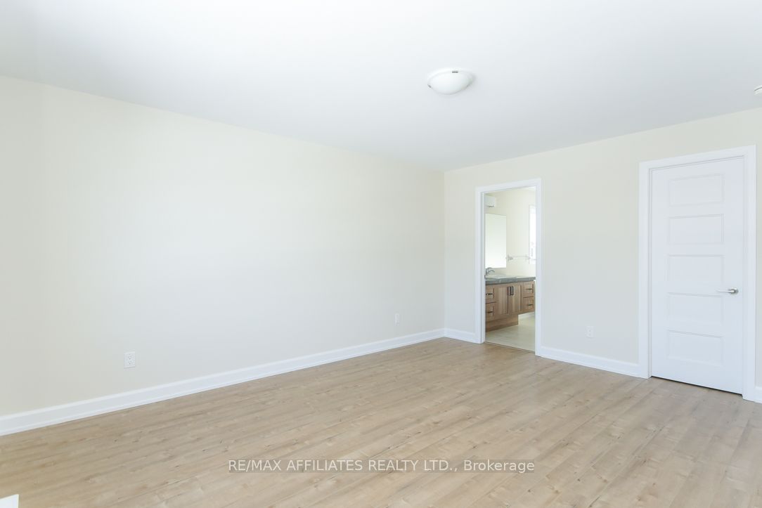 1055 Chablis Crescent Property Photo 27