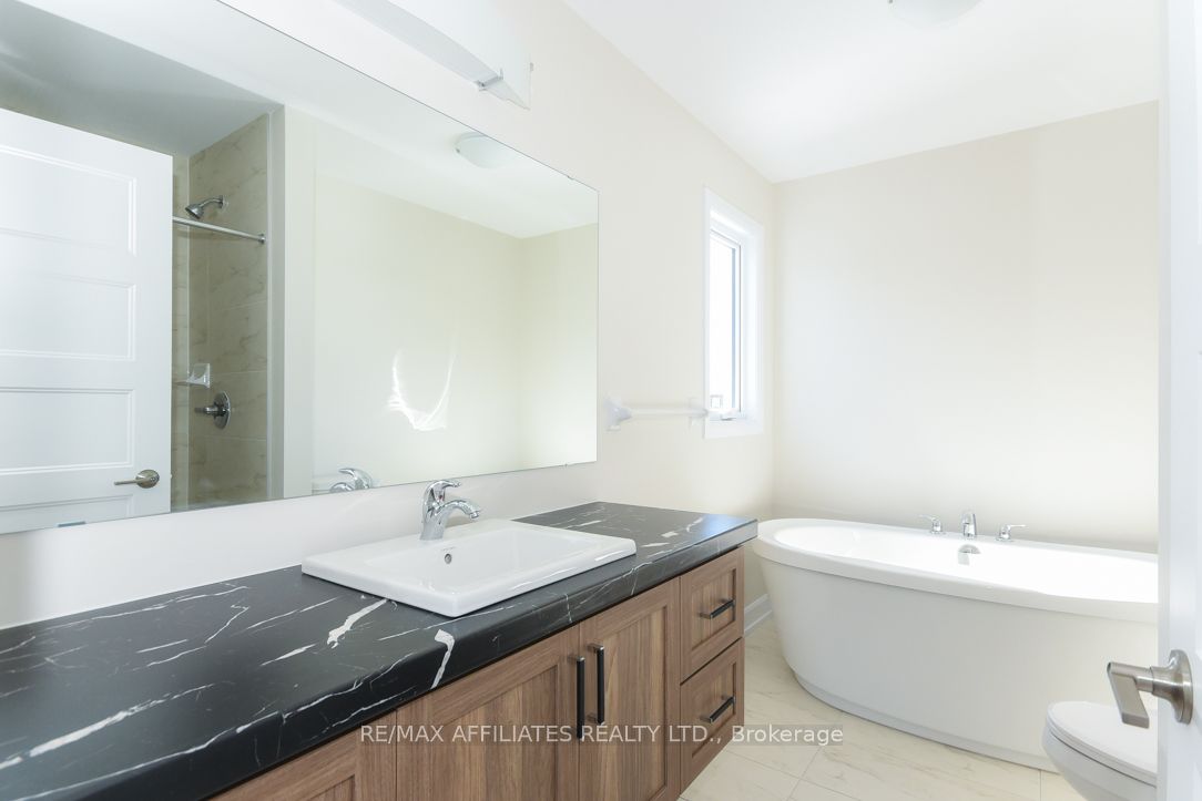 1055 Chablis Crescent Property Photo 28
