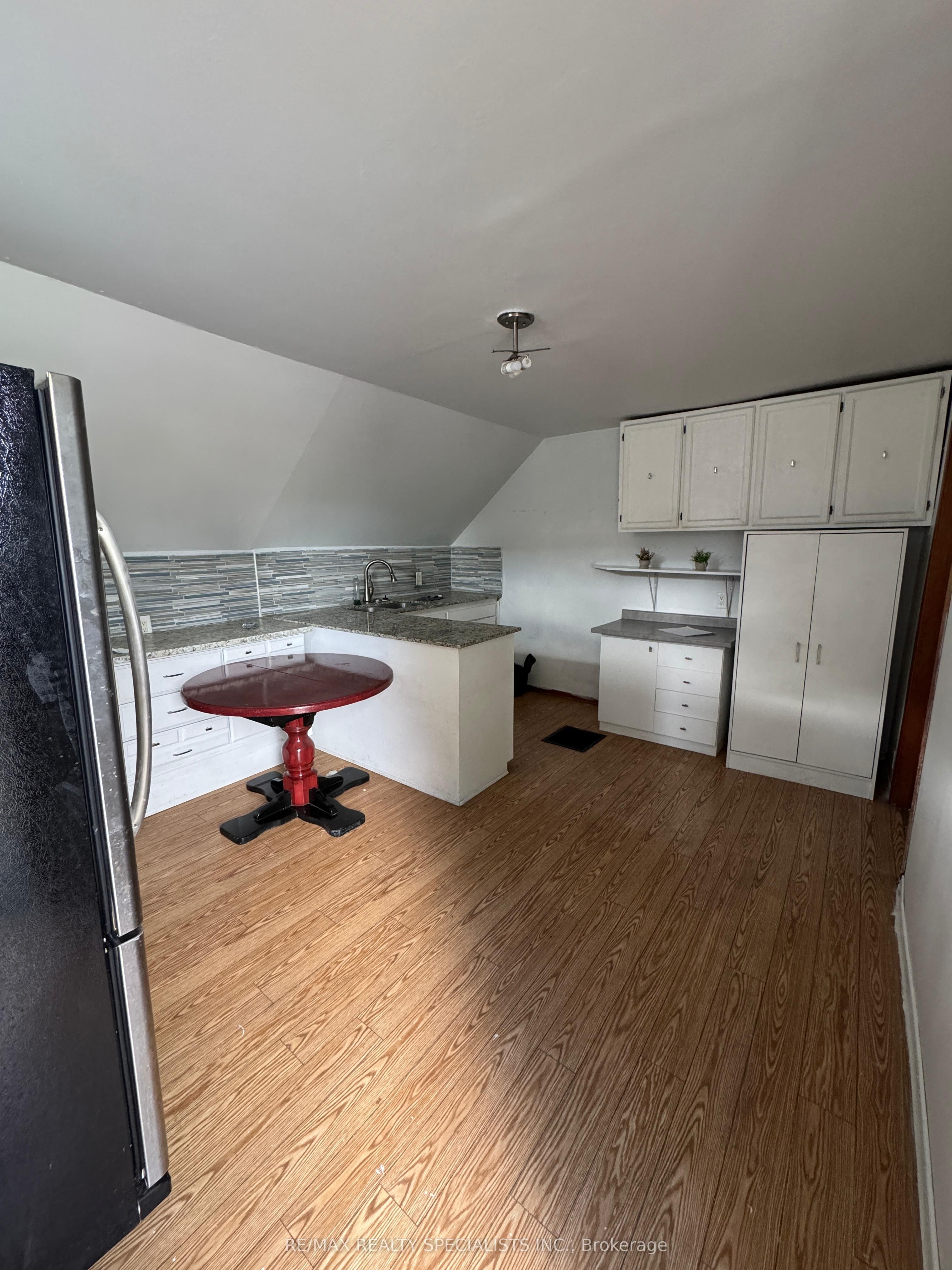 25 Park Hill Road W Property Photo 13