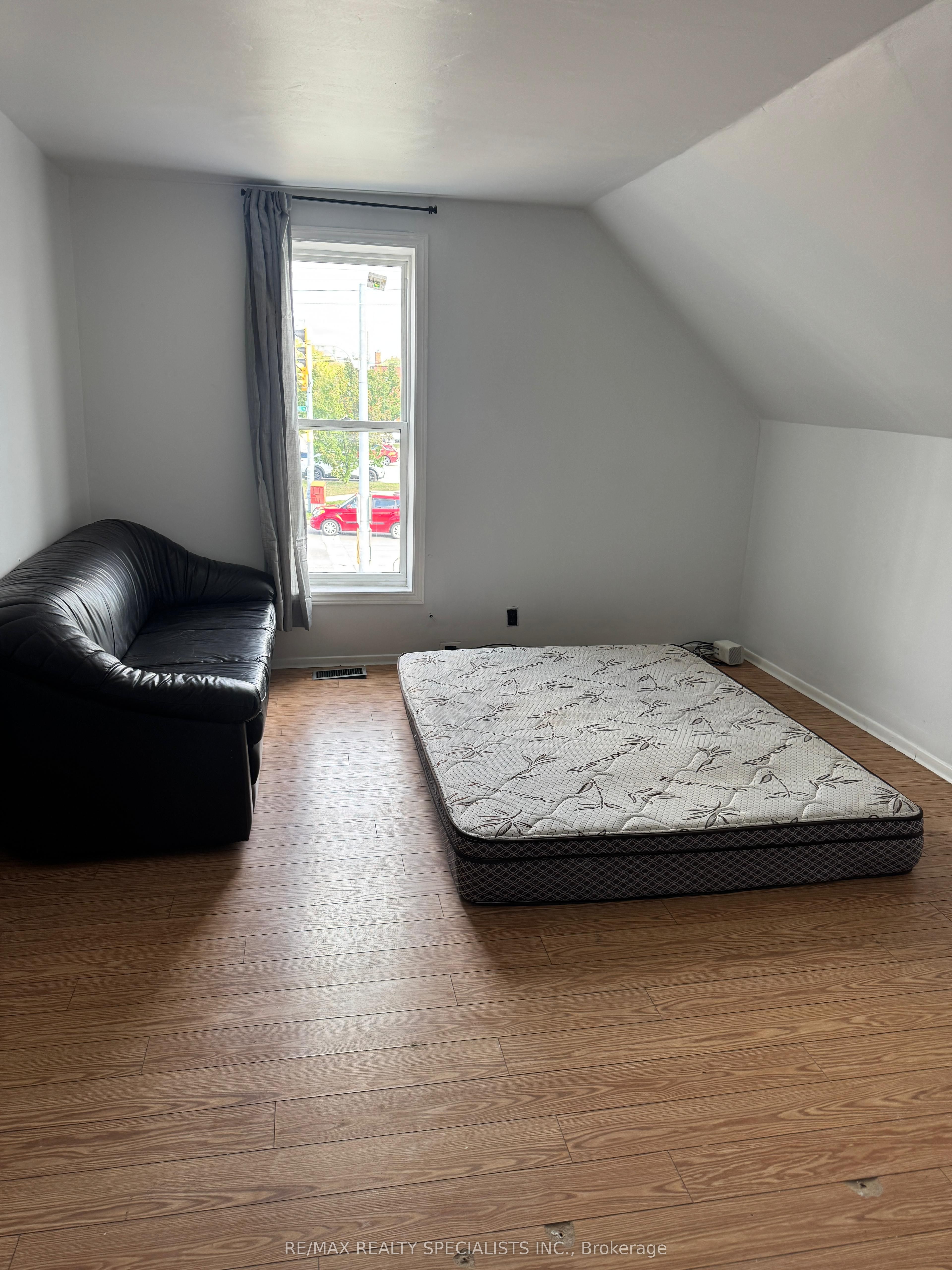 25 Park Hill Road W Property Photo 14