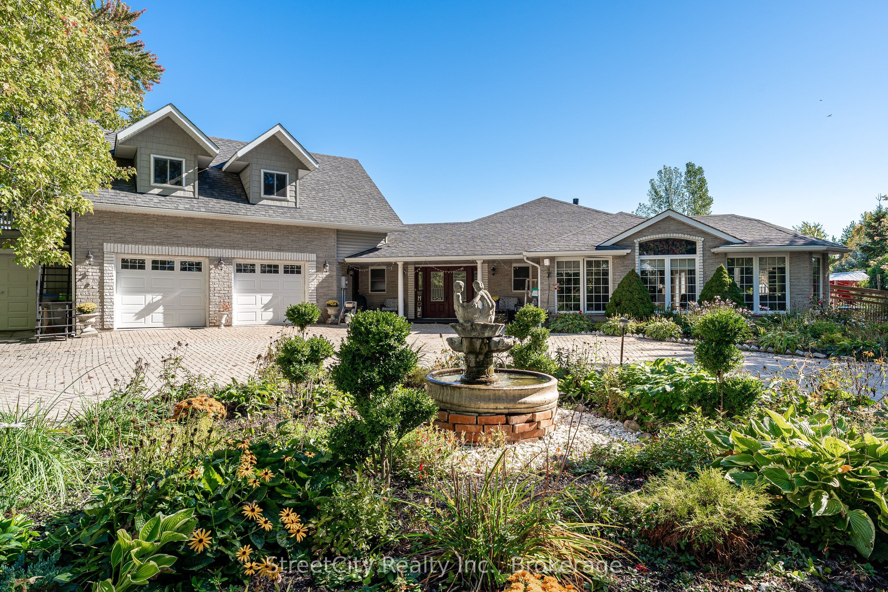 4303 119 Highway Property Photo 1