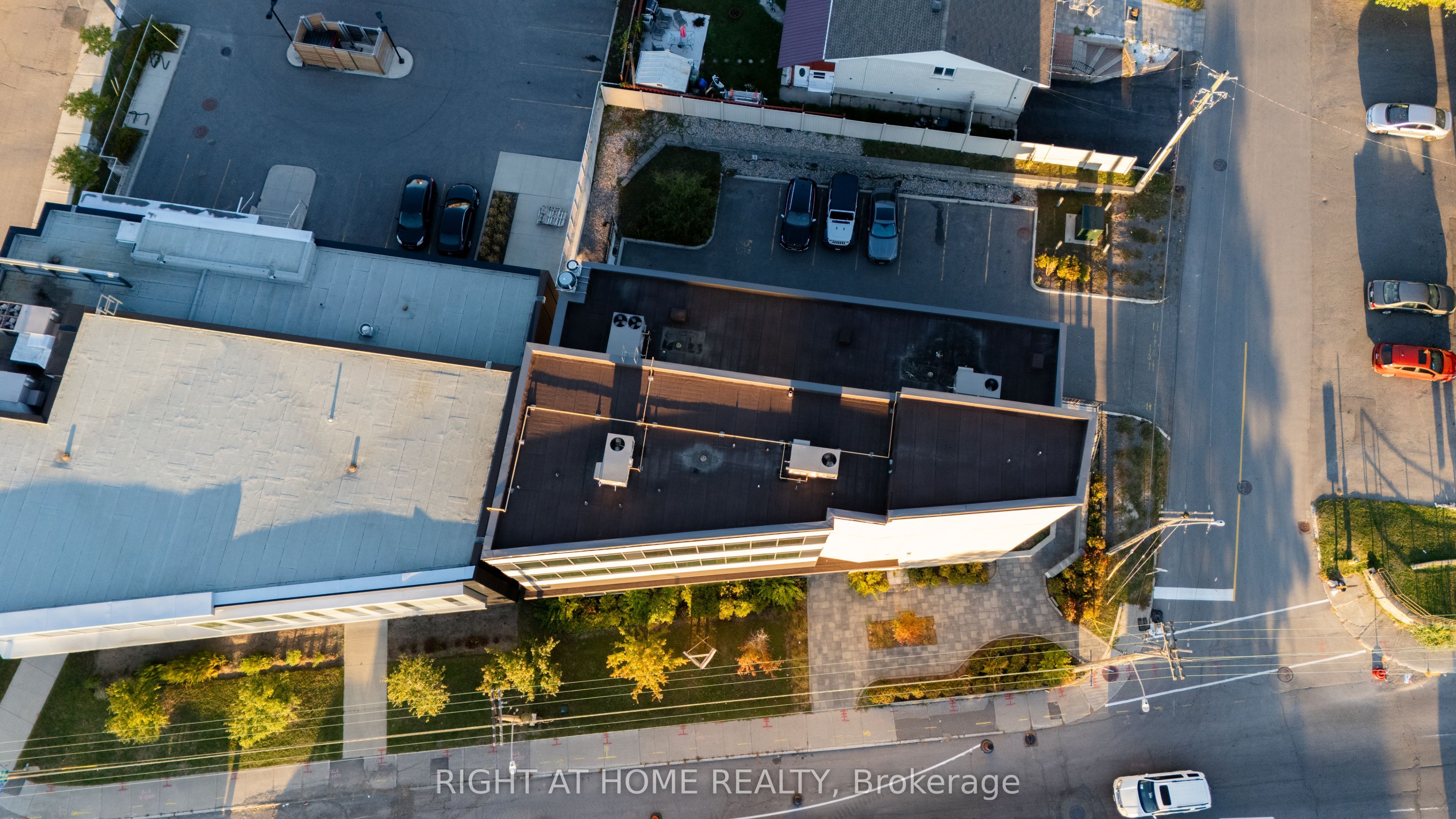 1637 Bank Street 101 Property Photo 6