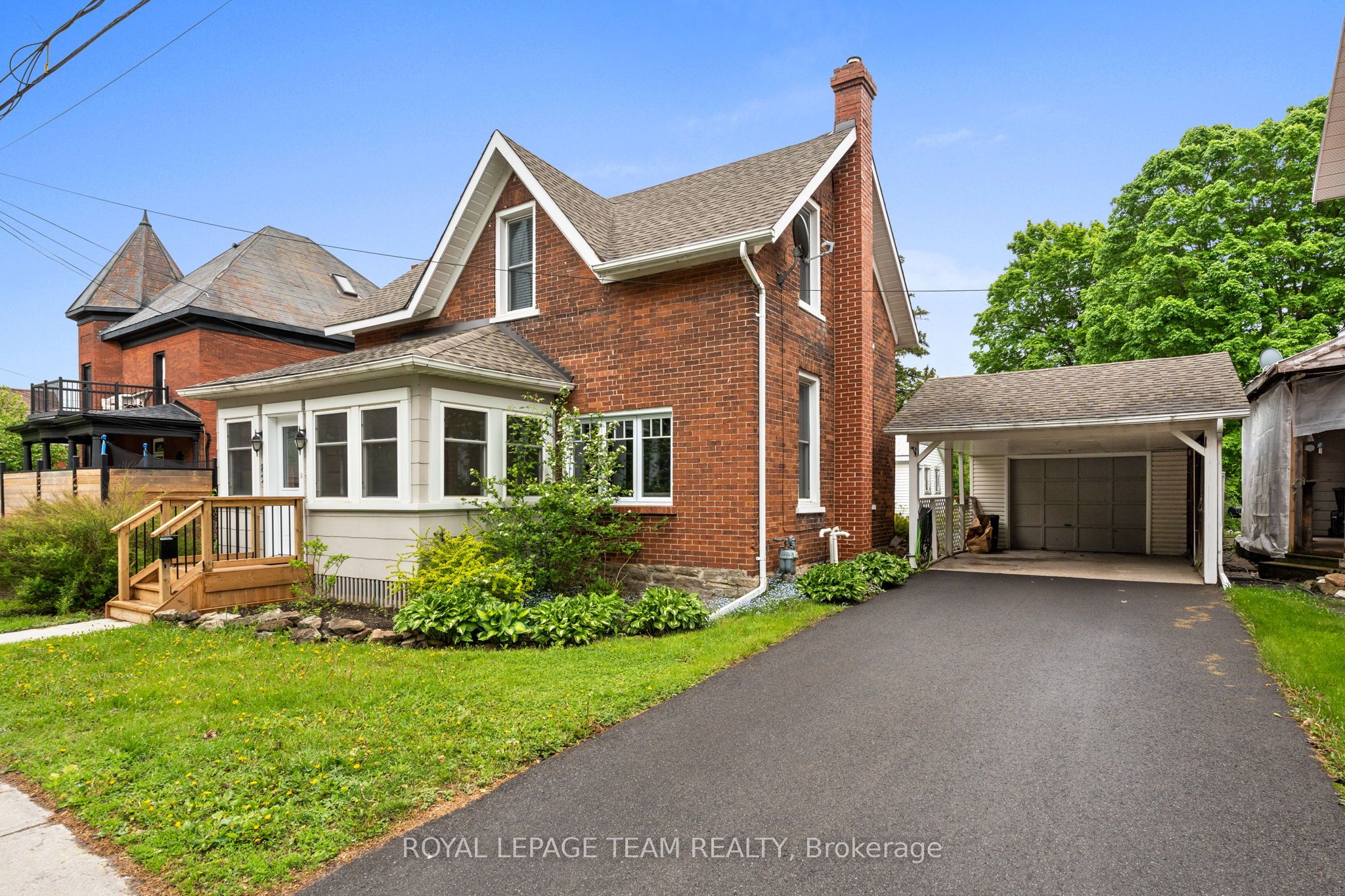 82 Lake Ave E Property Photo 1