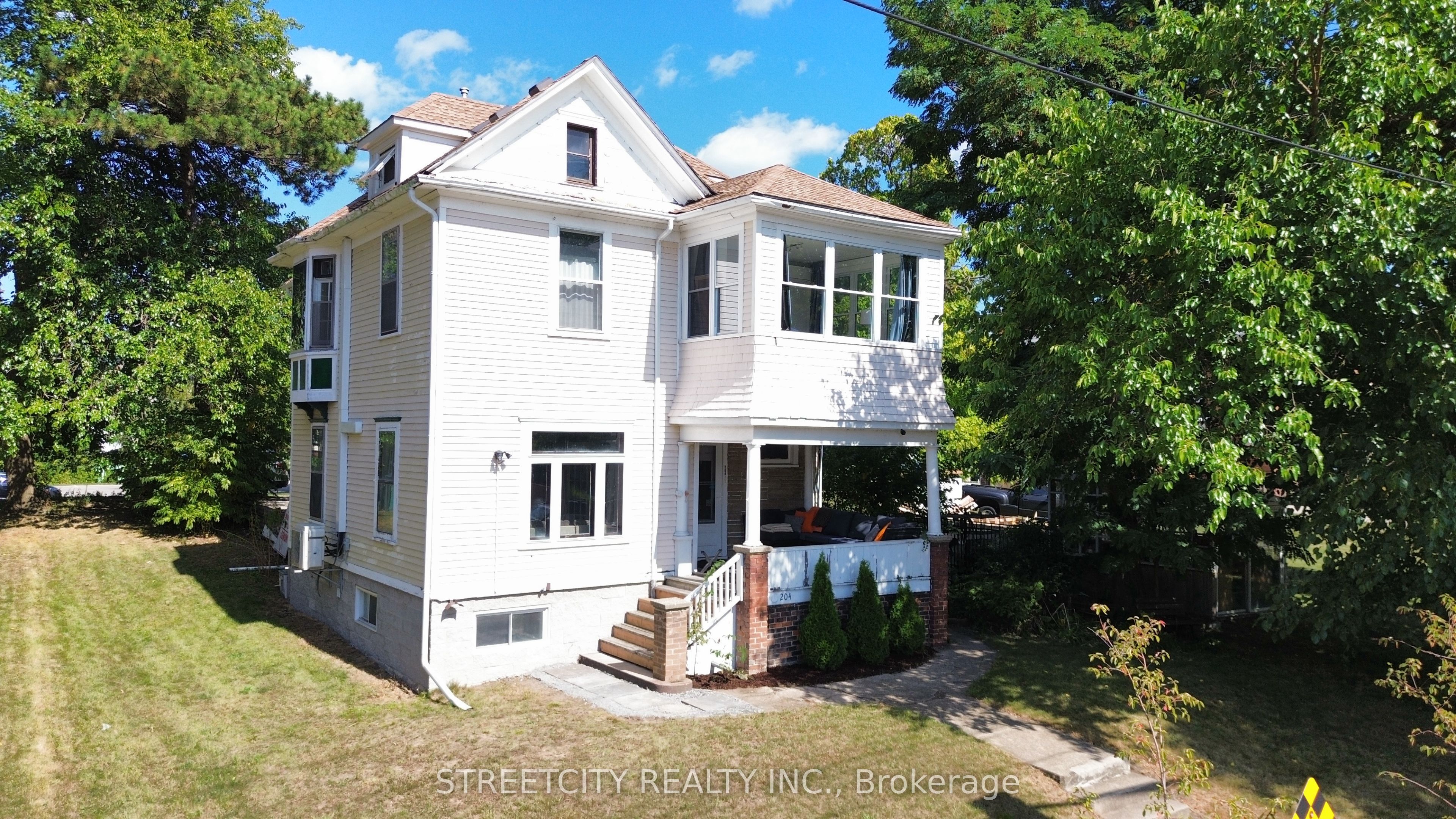 204 London Road Property Photo 1