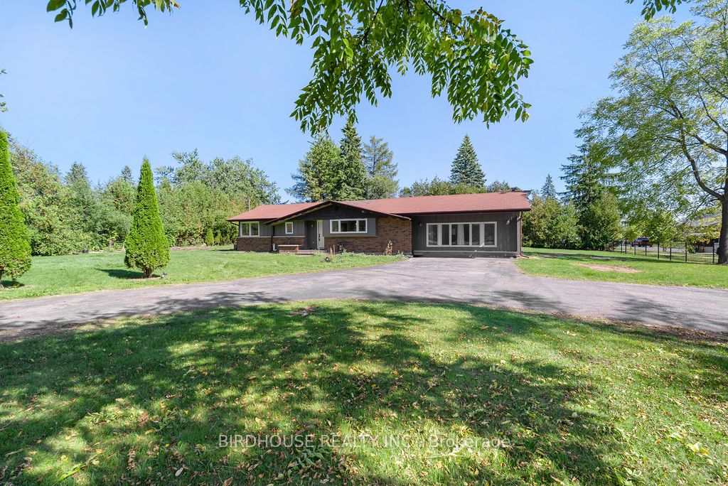 260 Angeline St N Property Photo 1