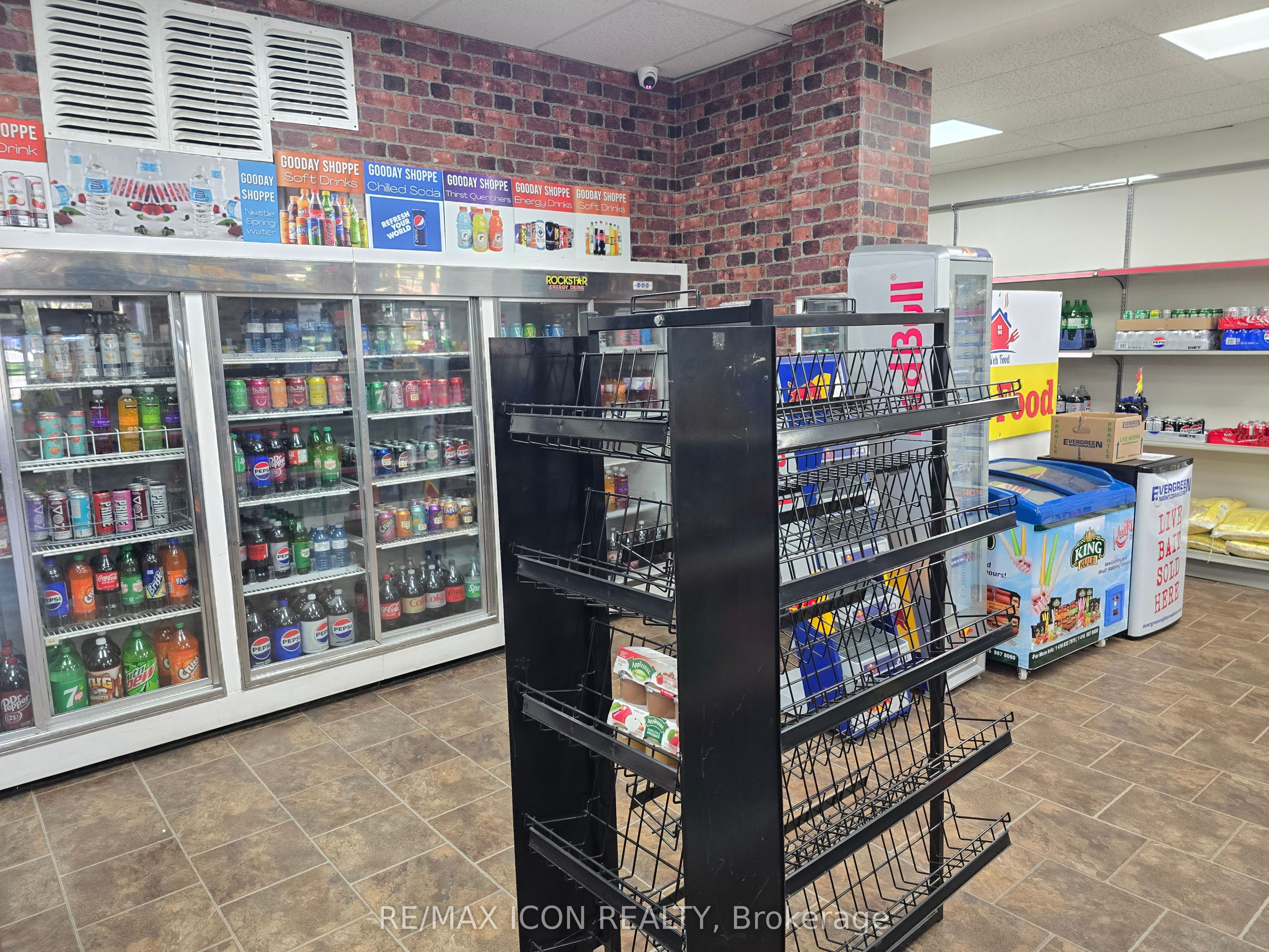 543 E Speedvale Avenue E Property Photo 9