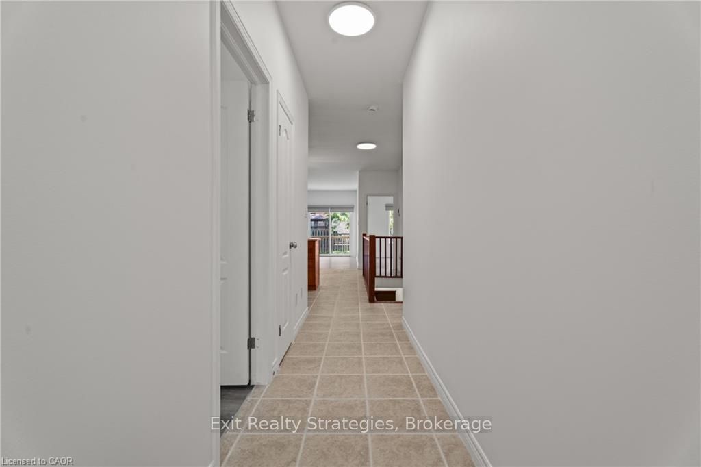 68 Hallmark Trail E 39 Property Photo 4