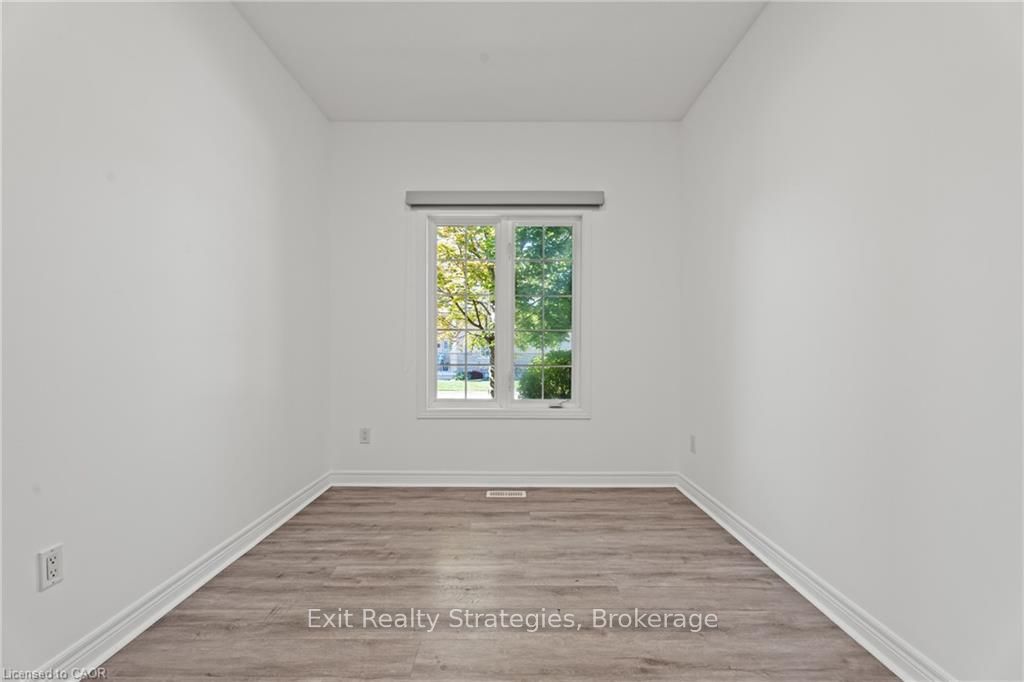 68 Hallmark Trail E 39 Property Photo 5