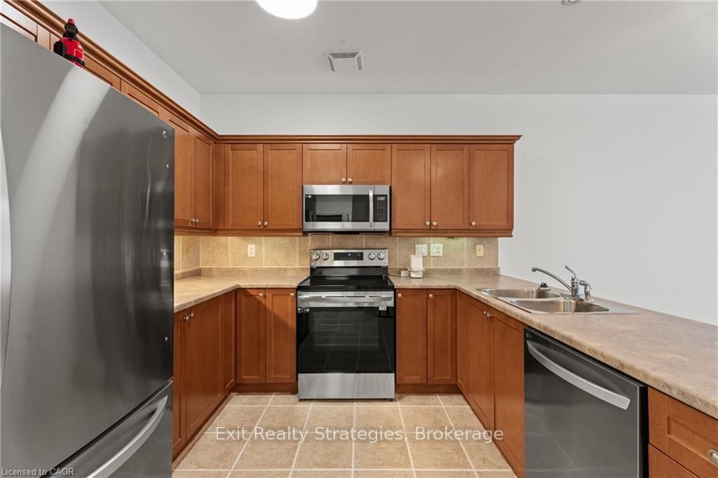 68 Hallmark Trail E 39 Property Photo 7