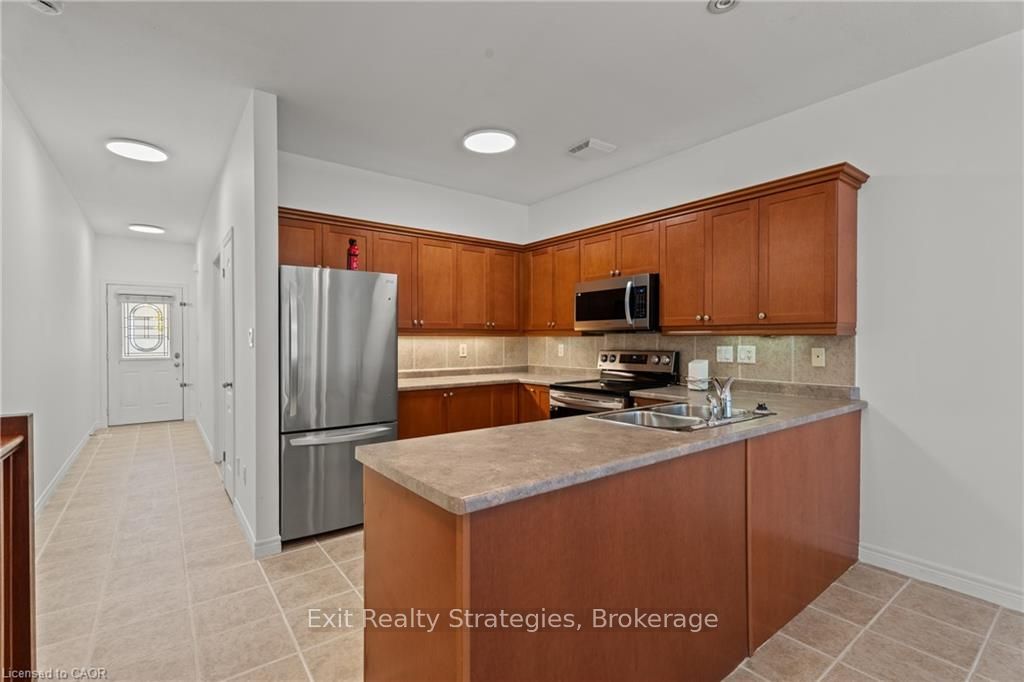 68 Hallmark Trail E 39 Property Photo 8