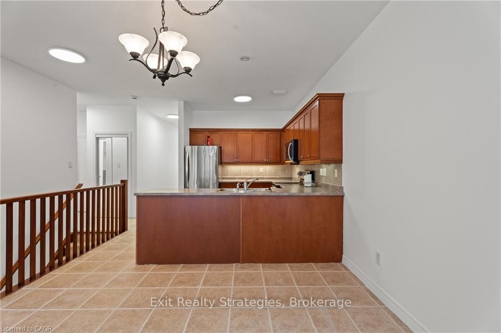 68 Hallmark Trail E 39 Property Photo 9