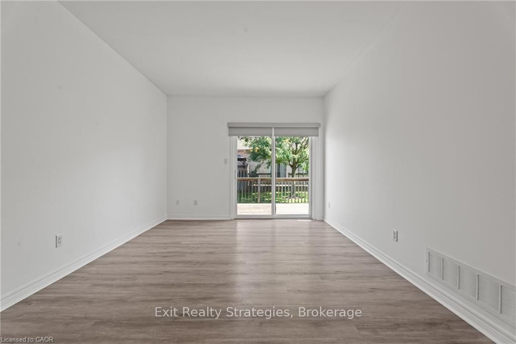 68 Hallmark Trail E 39 Property Photo 11