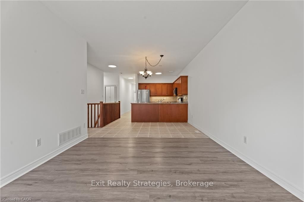 68 Hallmark Trail E 39 Property Photo 12