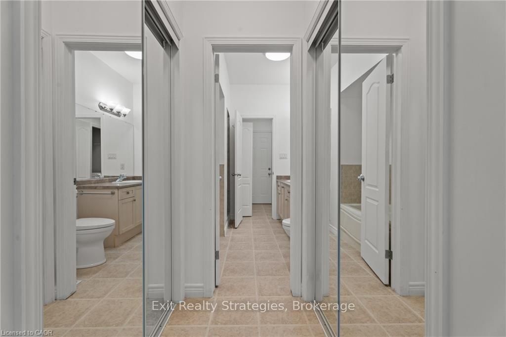 68 Hallmark Trail E 39 Property Photo 15