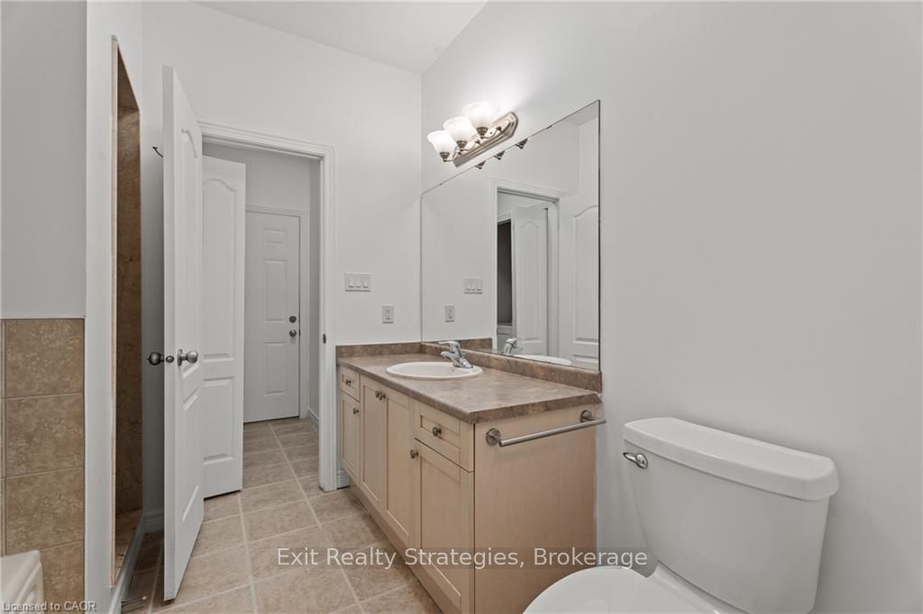 68 Hallmark Trail E 39 Property Photo 16