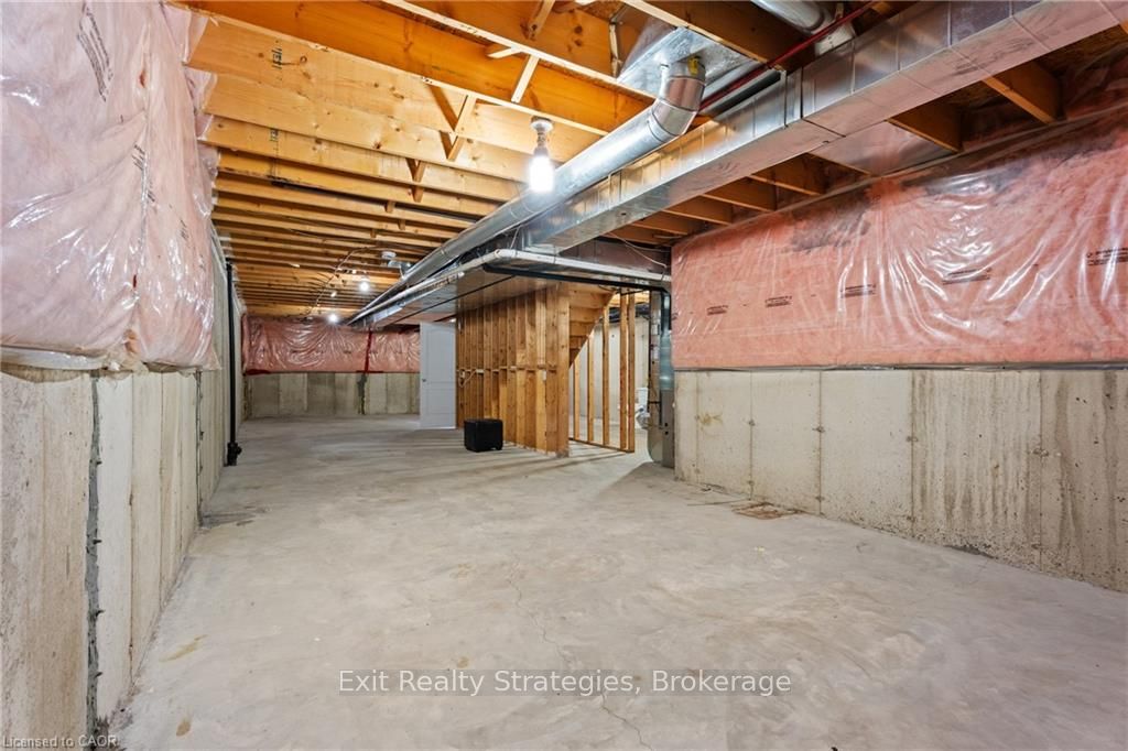 68 Hallmark Trail E 39 Property Photo 20