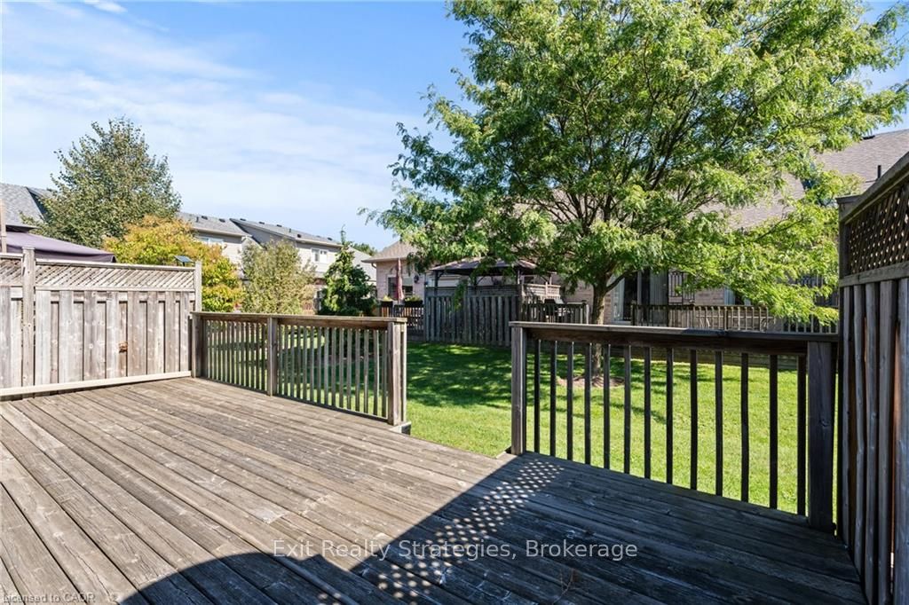 68 Hallmark Trail E 39 Property Photo 23