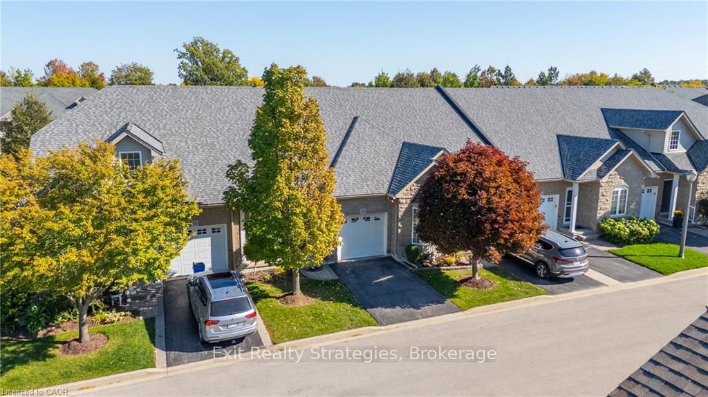 68 Hallmark Trail E 39 Property Photo 28