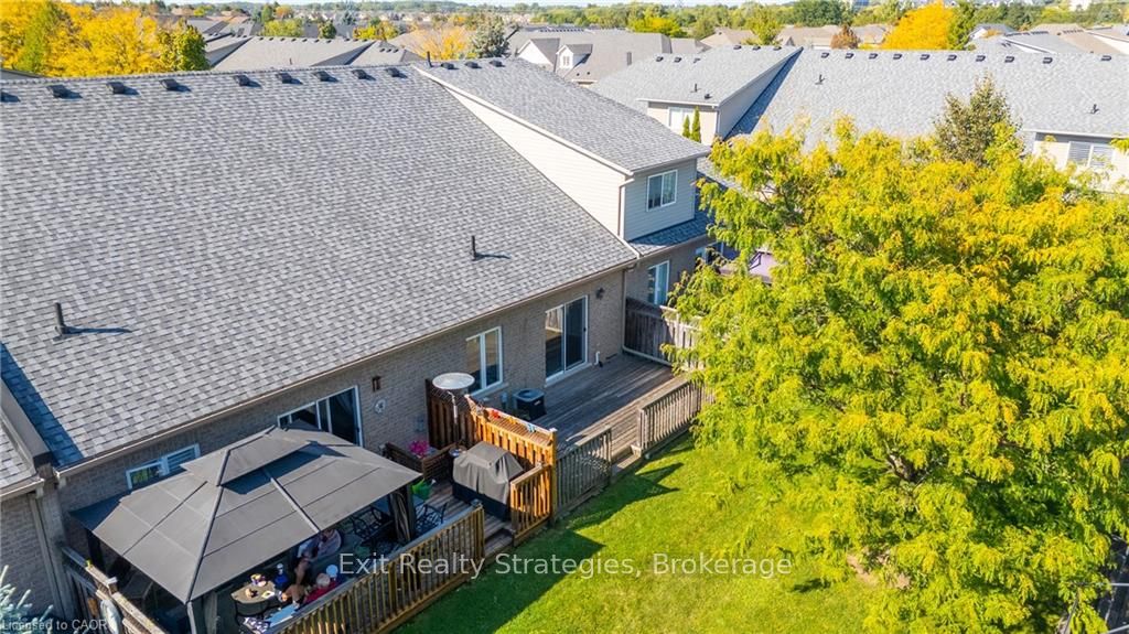 68 Hallmark Trail E 39 Property Photo 30