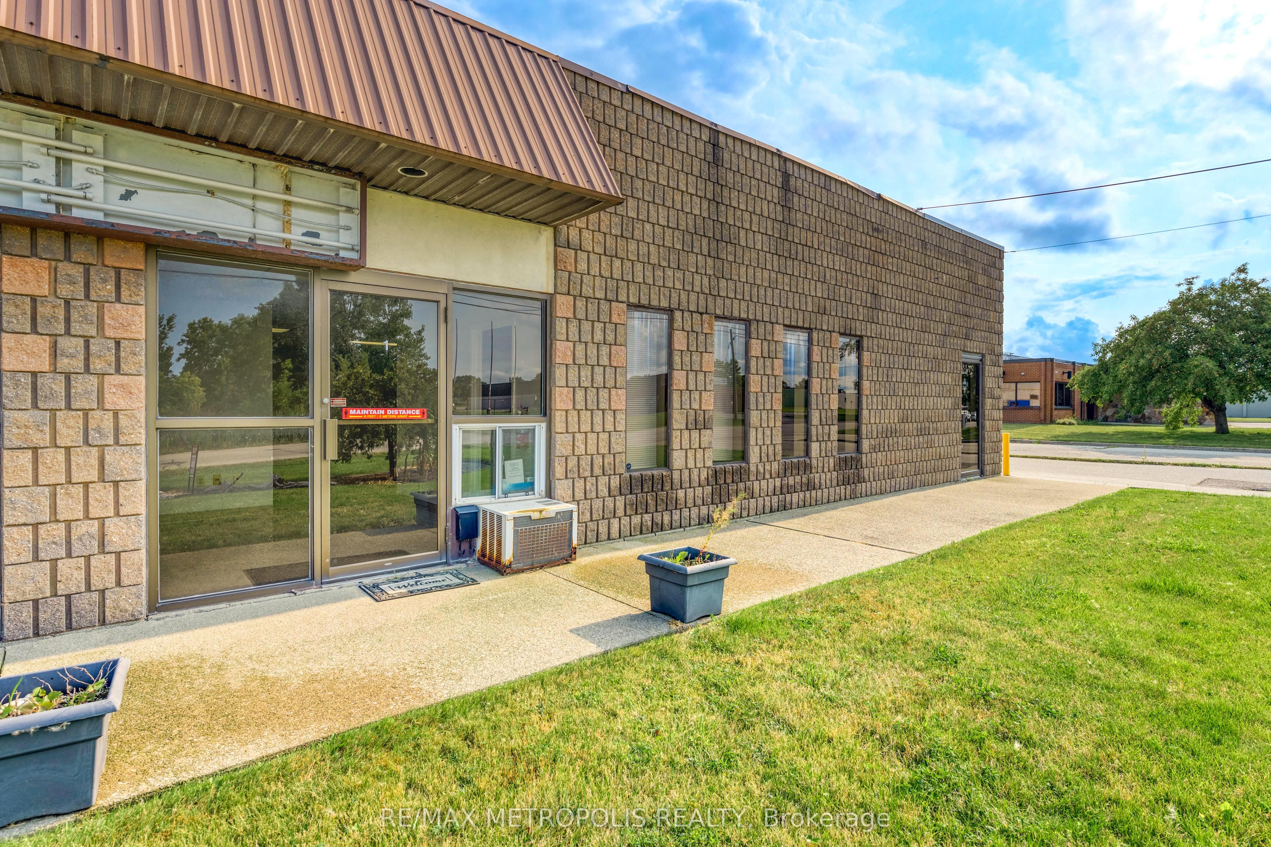 1173 Michener Road # 1 & 2 Property Photo 2