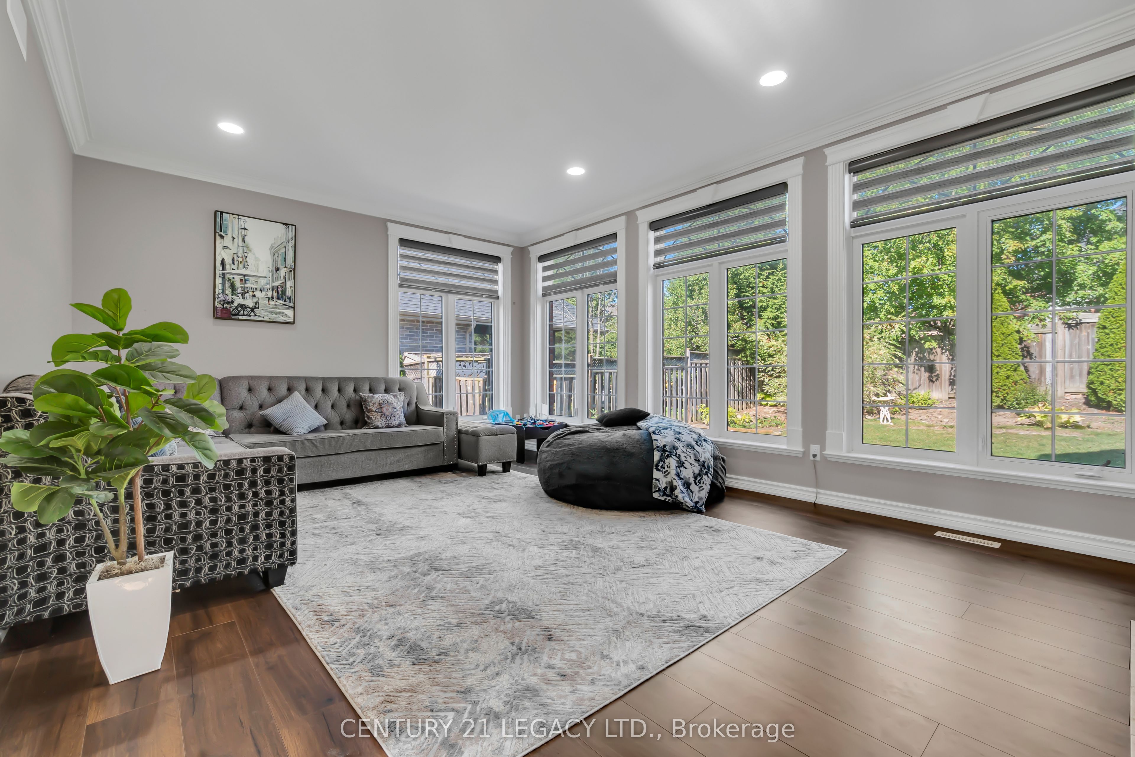 1485 Thornley Street Property Photo 11