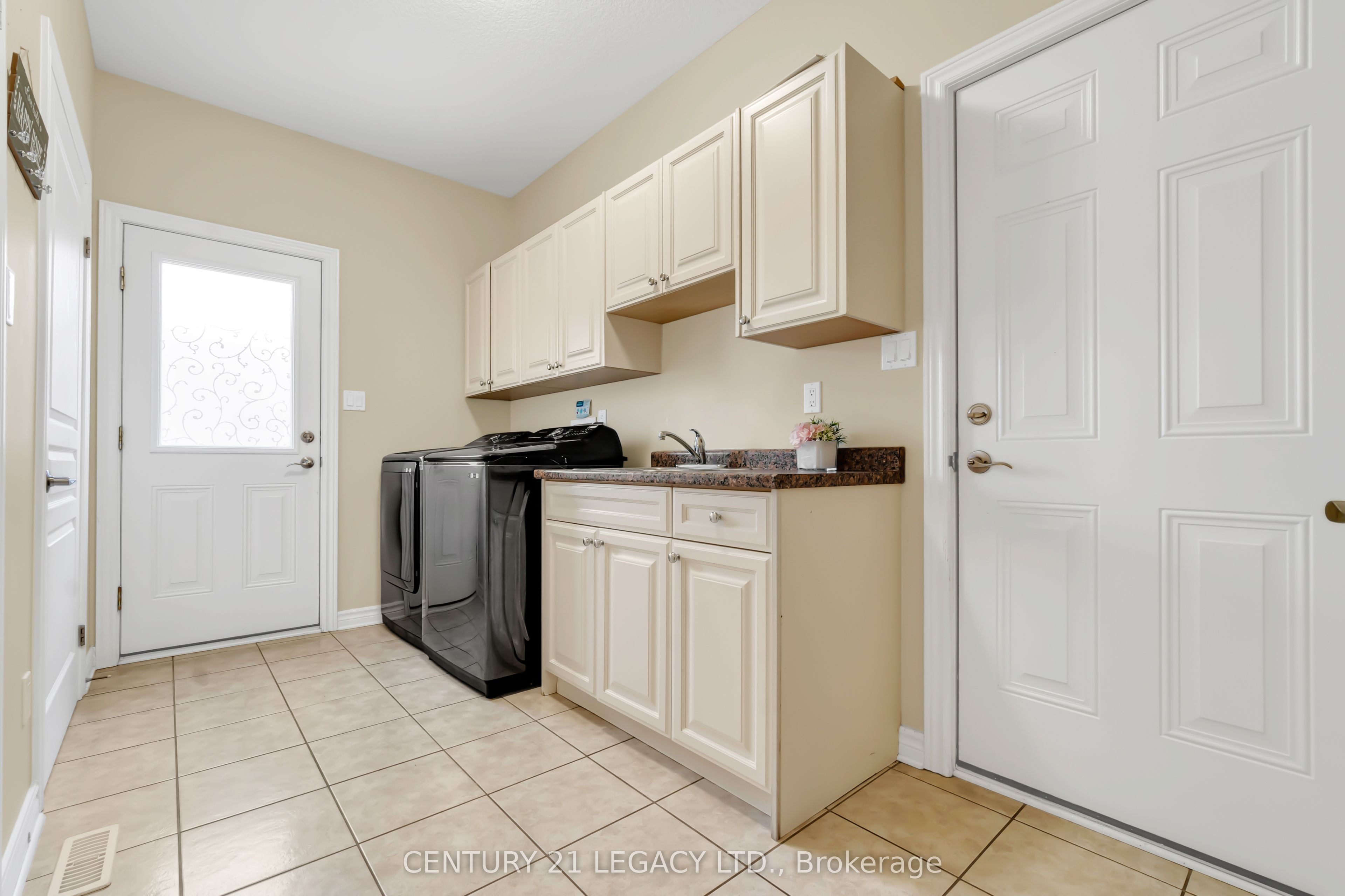 1485 Thornley Street Property Photo 14