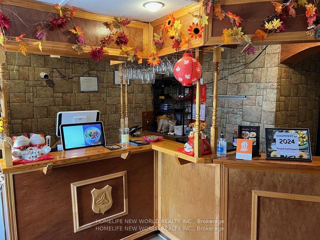 65 Albert Street S Property Photo 17