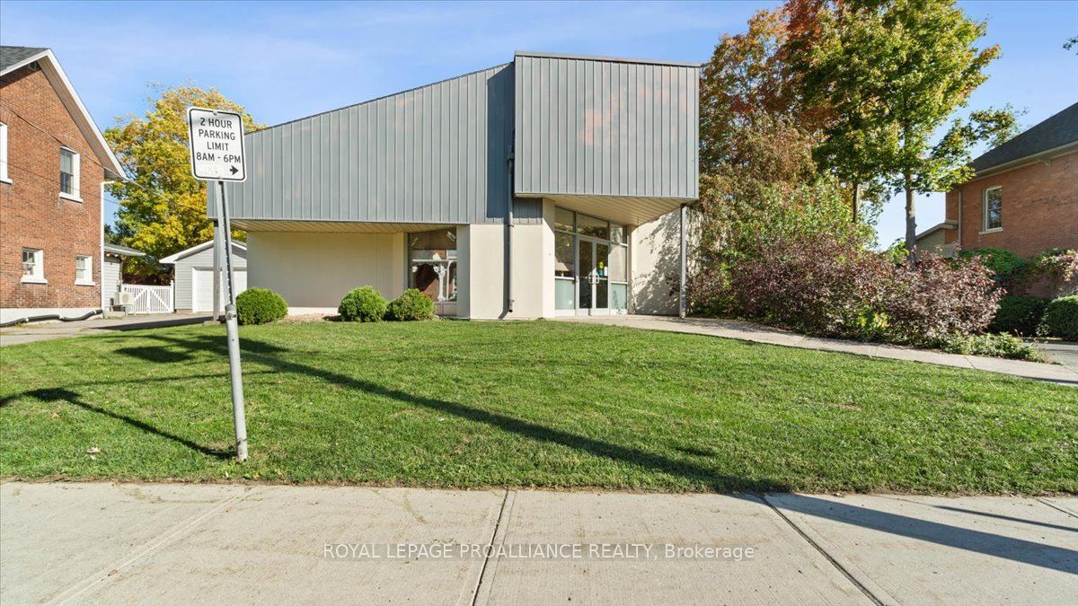 27 Doxsee Avenue N Property Photo 1